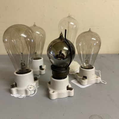 Tantalum filament bulbs ca.1904.jpg